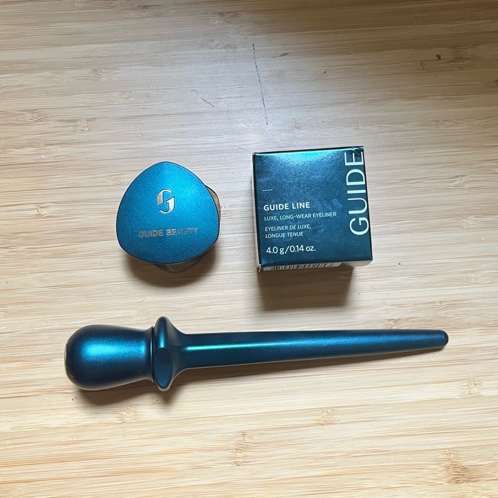Guide Beauty Eyeliner Duo in Black